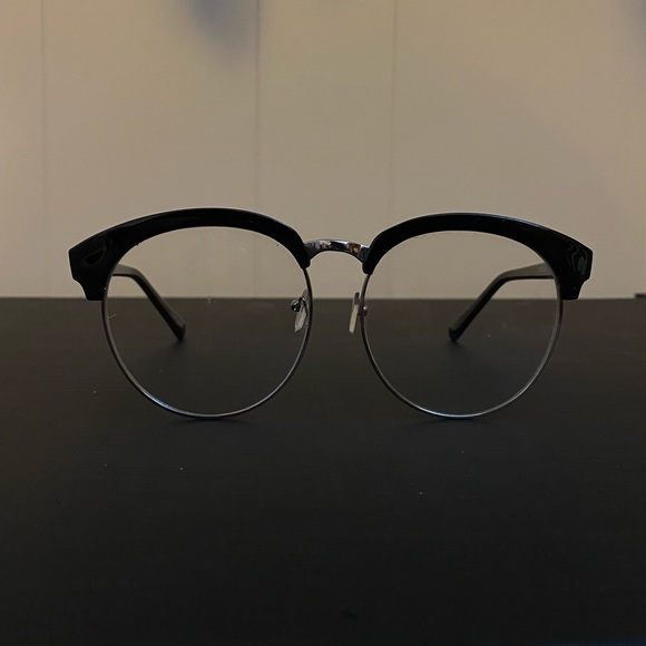 Round black and silver oversized glasses - Picture 1 of 3